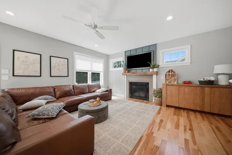 37 Clover Lane Londonderry NH 03053