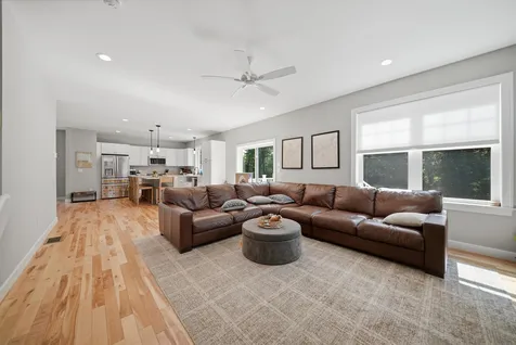 37 Clover Lane Londonderry NH 03053