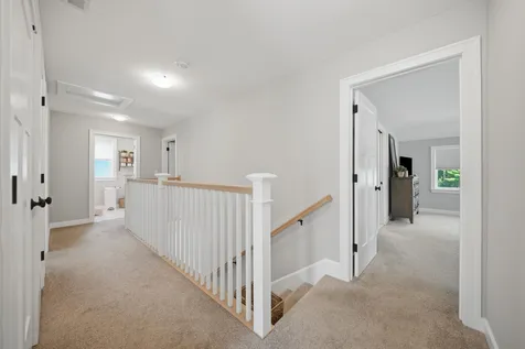 37 Clover Lane Londonderry NH 03053