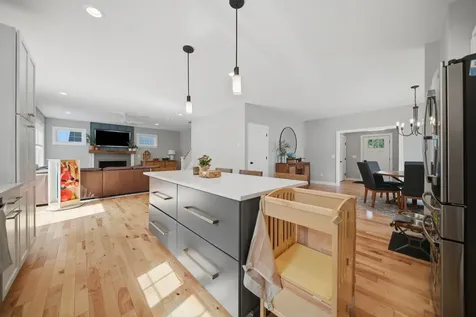 37 Clover Lane Londonderry NH 03053
