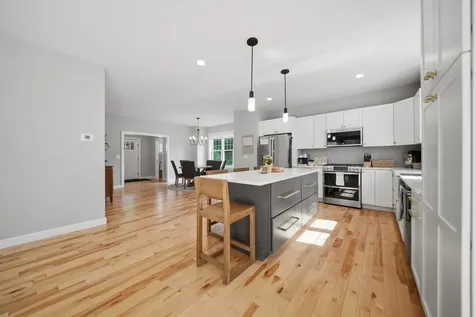 37 Clover Lane Londonderry NH 03053