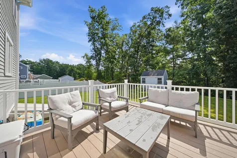 37 Clover Lane Londonderry NH 03053