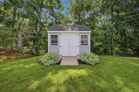37 Clover Lane Londonderry NH 03053