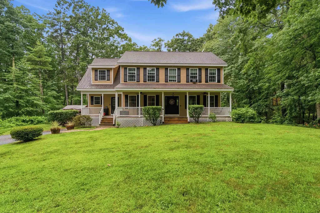 8 Tyler Drive Londonderry NH 03053