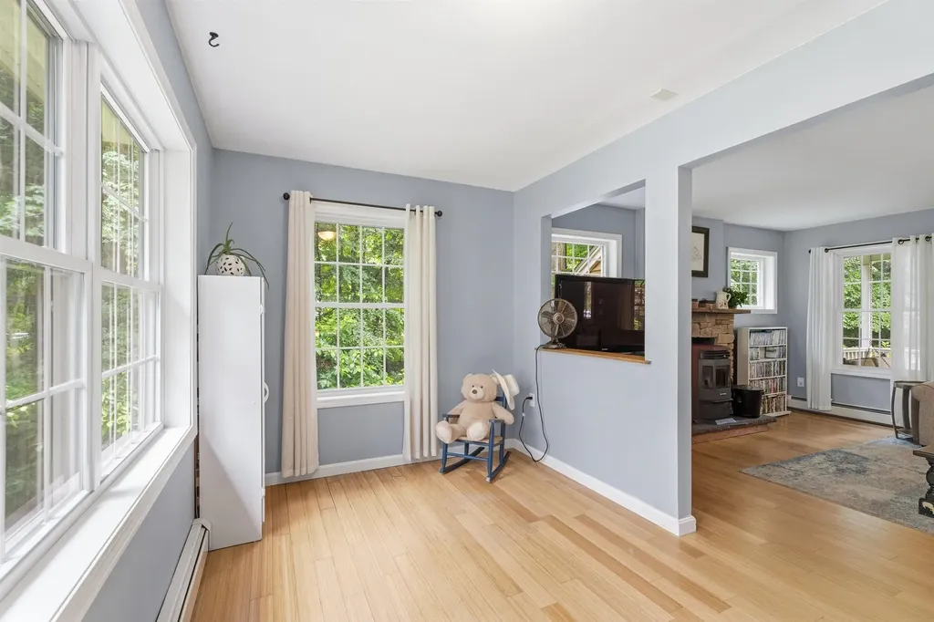 8 Tyler Drive Londonderry NH 03053