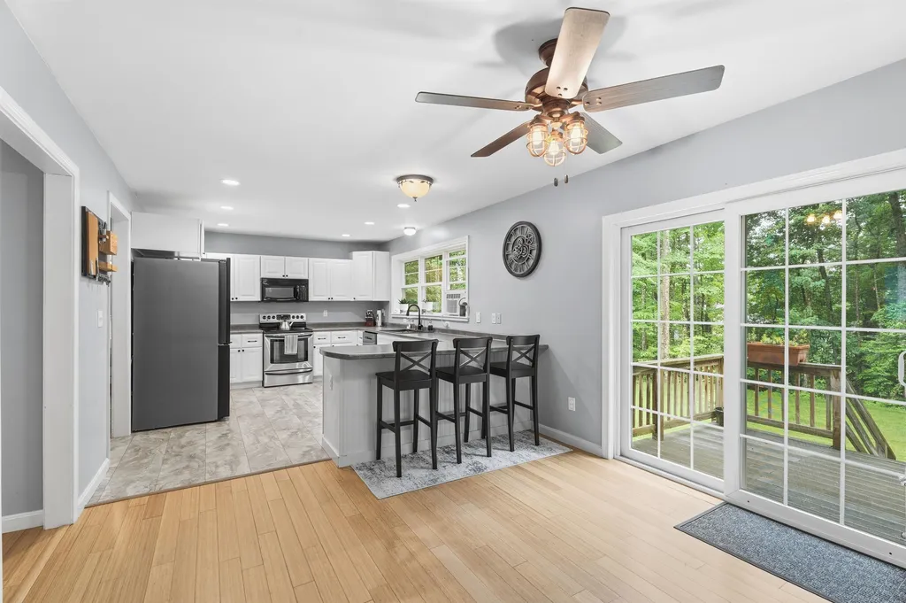 8 Tyler Drive Londonderry NH 03053