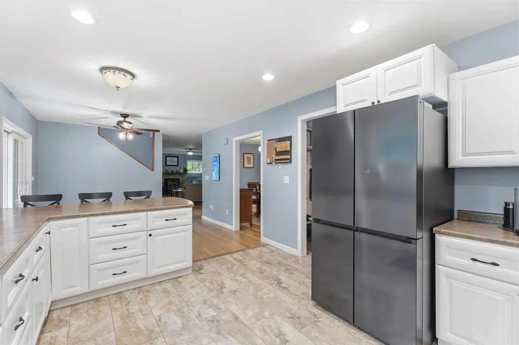 8 Tyler Drive Londonderry NH 03053