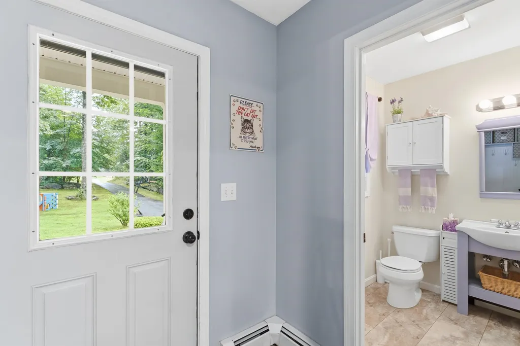 8 Tyler Drive Londonderry NH 03053