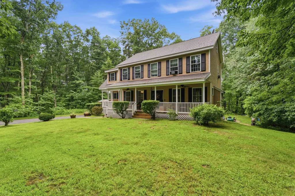 8 Tyler Drive Londonderry NH 03053