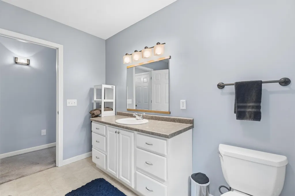8 Tyler Drive Londonderry NH 03053