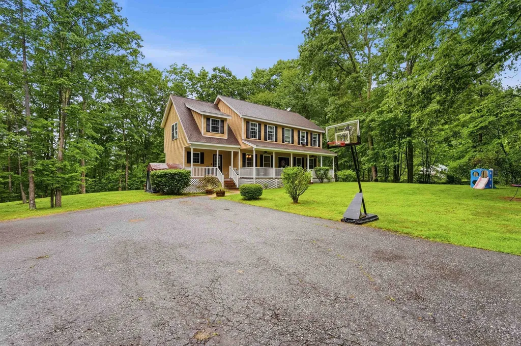 8 Tyler Drive Londonderry NH 03053
