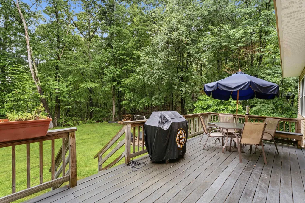 8 Tyler Drive Londonderry NH 03053