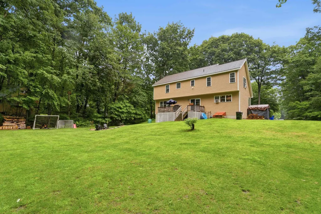 8 Tyler Drive Londonderry NH 03053
