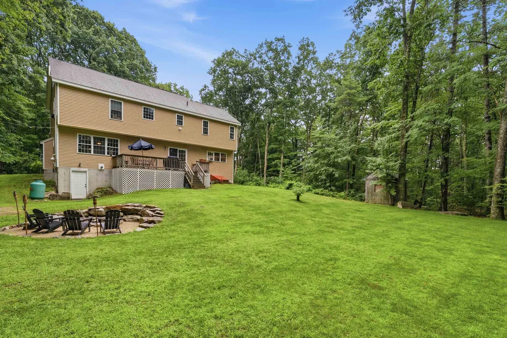 8 Tyler Drive Londonderry NH 03053