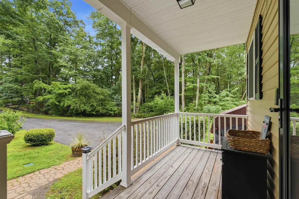 8 Tyler Drive Londonderry NH 03053