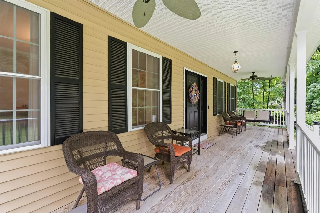 8 Tyler Drive Londonderry NH 03053