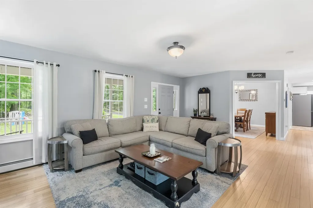 8 Tyler Drive Londonderry NH 03053