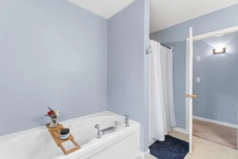 8 Tyler Drive Londonderry NH 03053