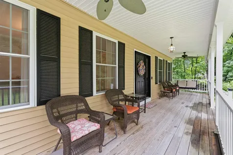8 Tyler Drive Londonderry NH 03053