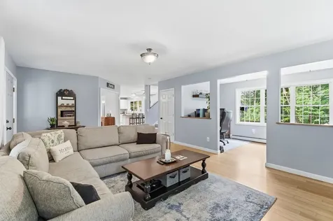 8 Tyler Drive Londonderry NH 03053