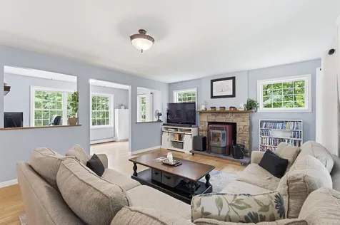 8 Tyler Drive Londonderry NH 03053