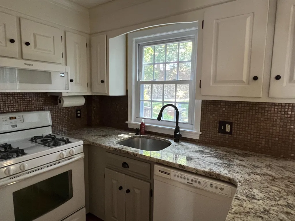 32 Cannongate Iii Road Nashua NH 03063