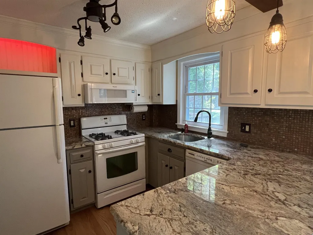 32 Cannongate Iii Road Nashua NH 03063