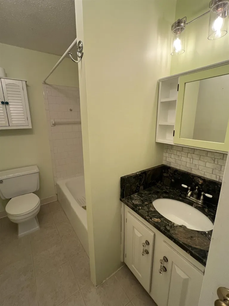 32 Cannongate Iii Road Nashua NH 03063