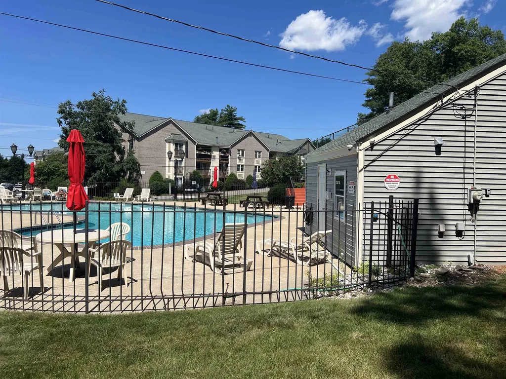 32 Cannongate Iii Road Nashua NH 03063