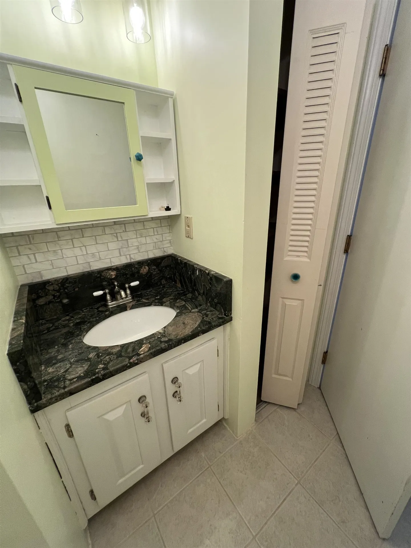 32 Cannongate Iii Road Nashua NH 03063