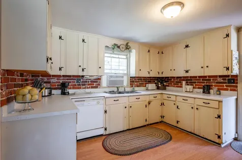 6 Exeter Road Kingston NH 03848