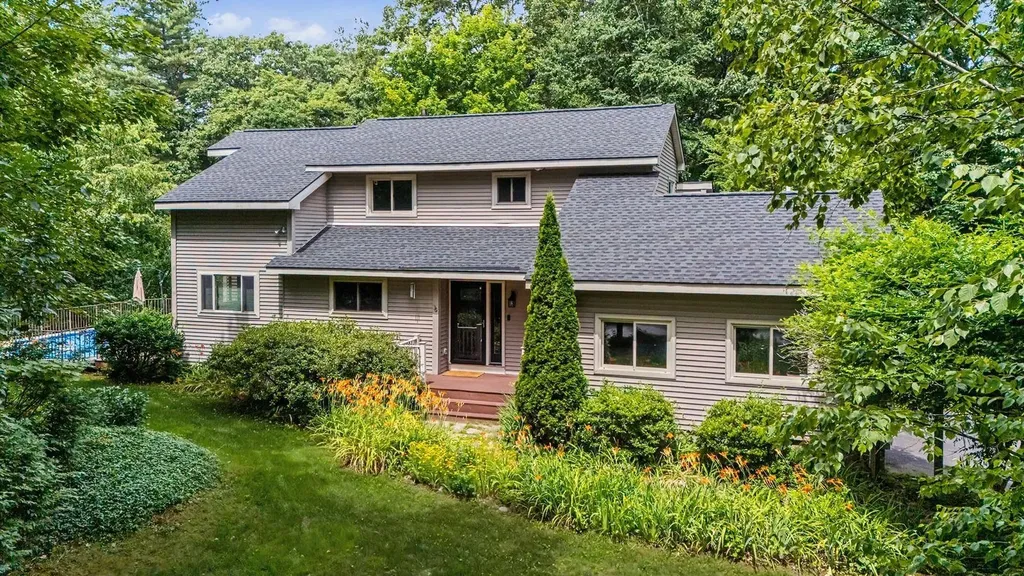36 Windsor Boulevard Londonderry NH 03053