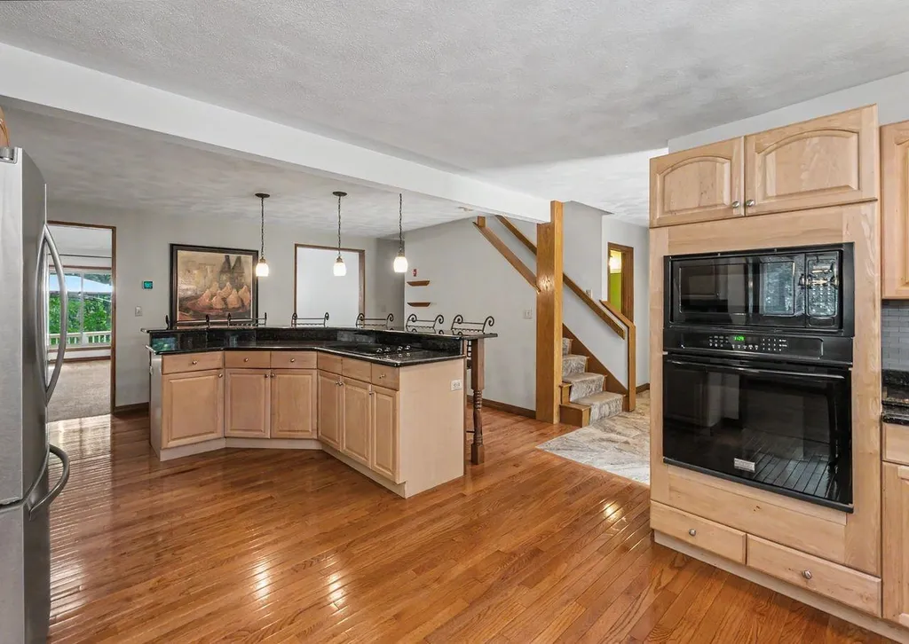 36 Windsor Boulevard Londonderry NH 03053