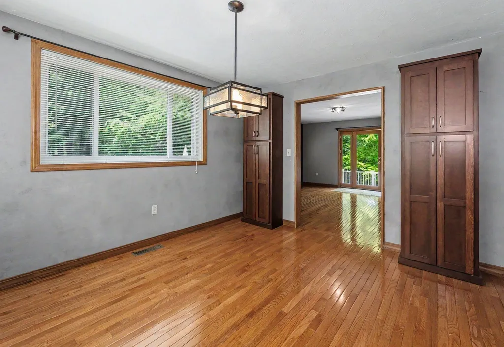 36 Windsor Boulevard Londonderry NH 03053