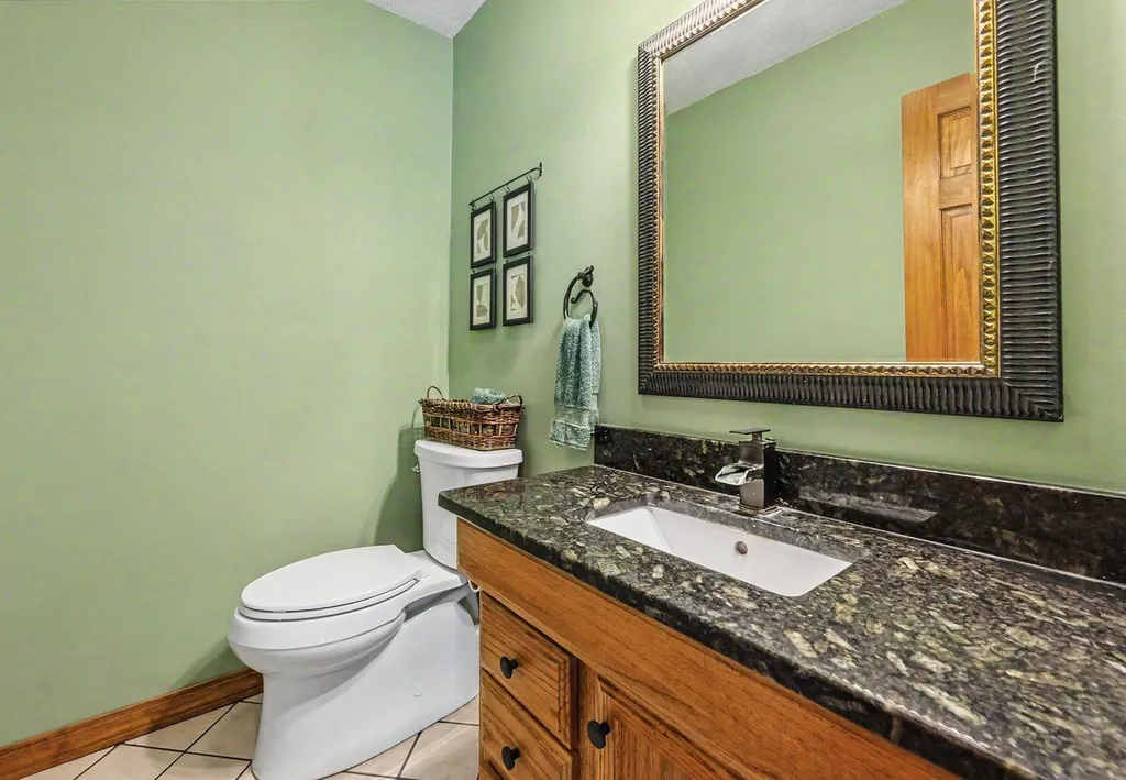 36 Windsor Boulevard Londonderry NH 03053