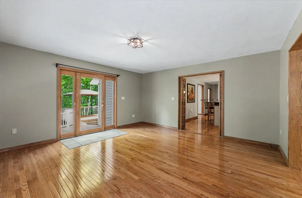 36 Windsor Boulevard Londonderry NH 03053