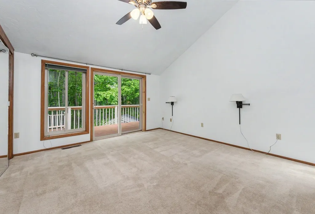 36 Windsor Boulevard Londonderry NH 03053
