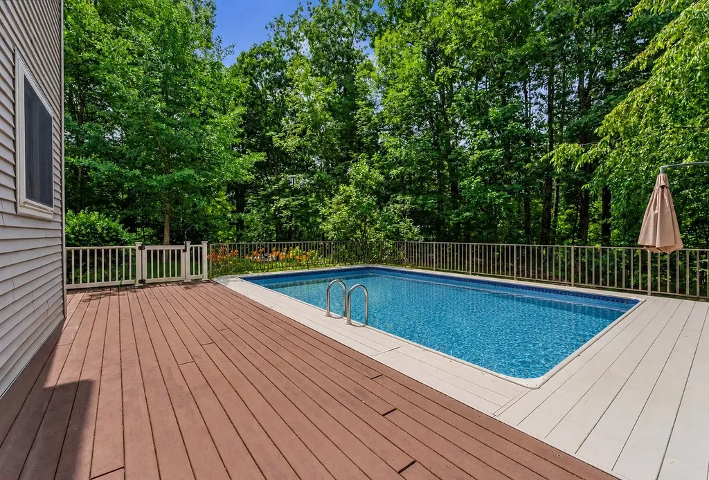 36 Windsor Boulevard Londonderry NH 03053