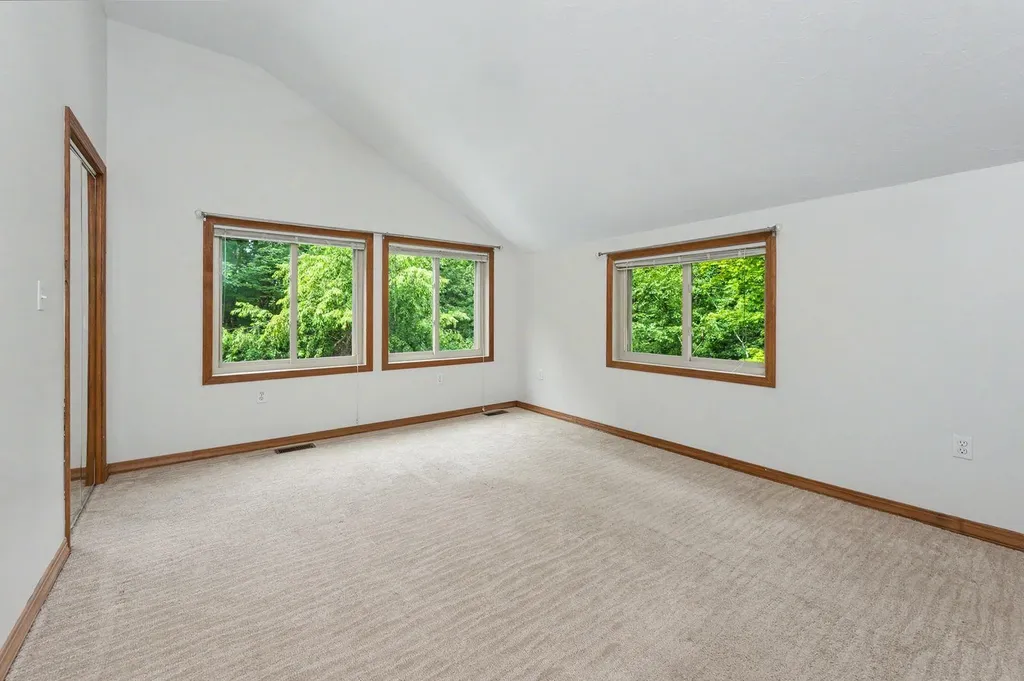 36 Windsor Boulevard Londonderry NH 03053