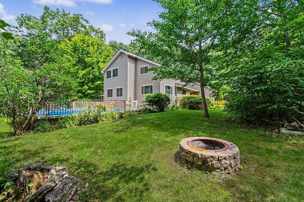 36 Windsor Boulevard Londonderry NH 03053