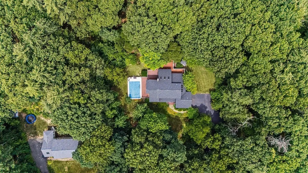 36 Windsor Boulevard Londonderry NH 03053