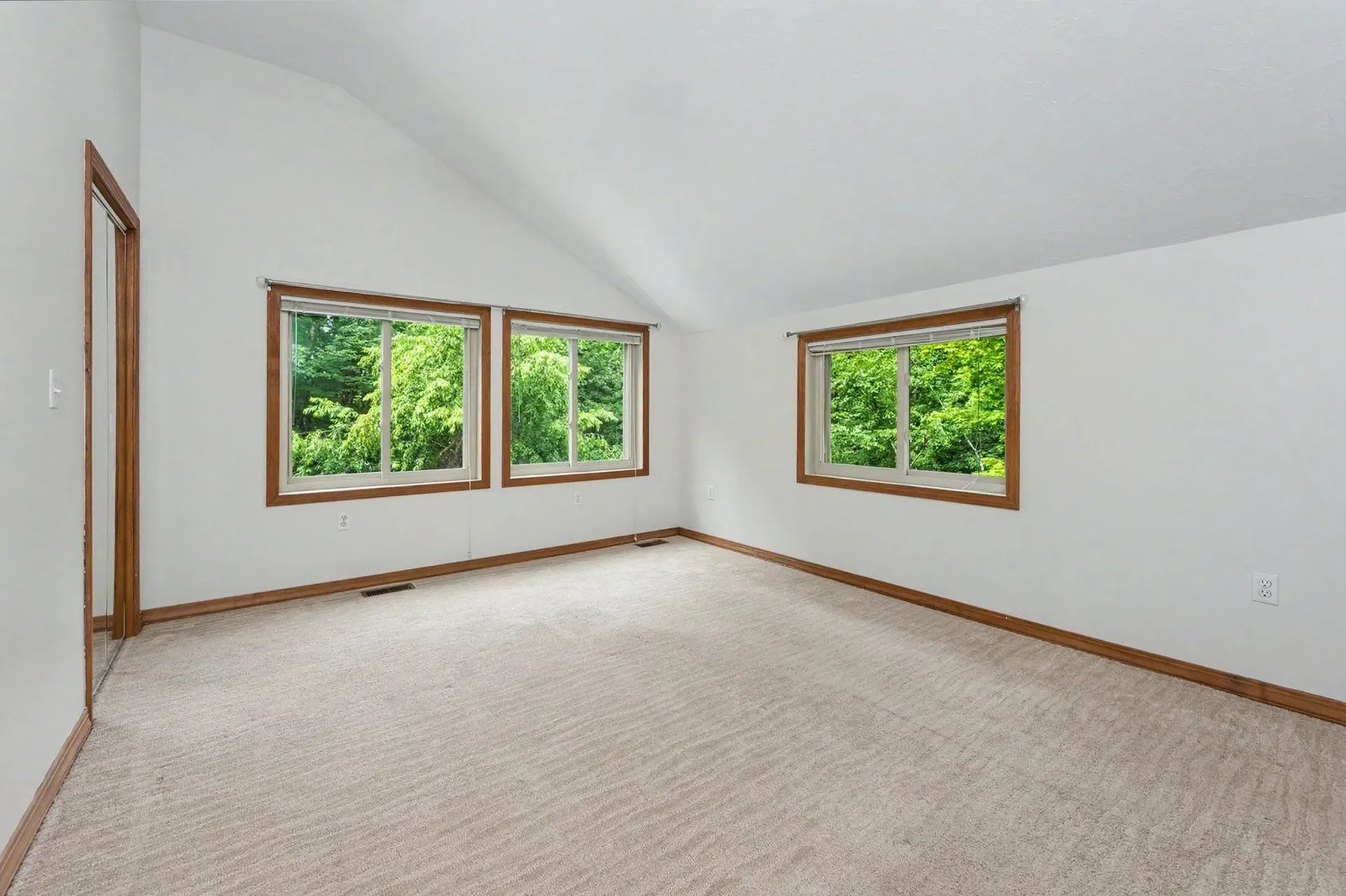 36 Windsor Boulevard Londonderry NH 03053