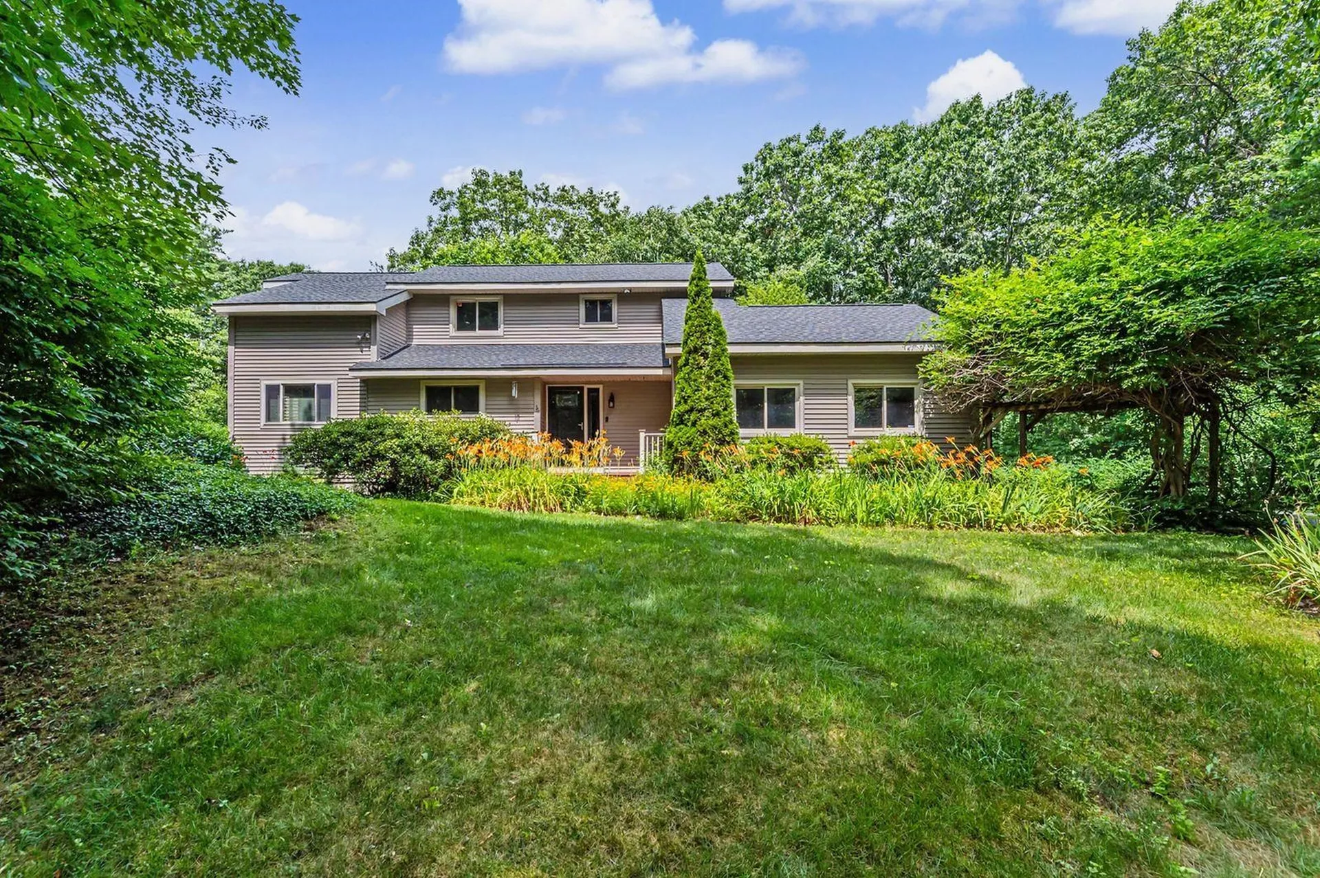 36 Windsor Boulevard Londonderry NH 03053