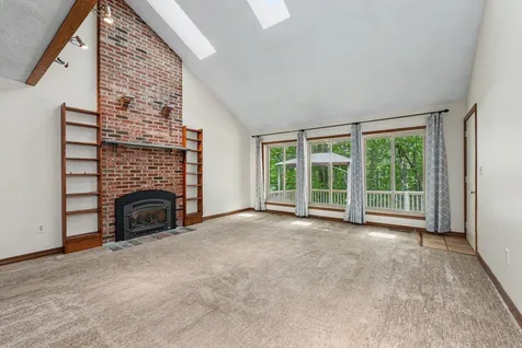 36 Windsor Boulevard Londonderry NH 03053
