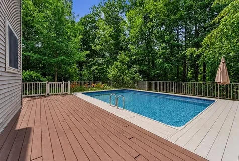 36 Windsor Boulevard Londonderry NH 03053