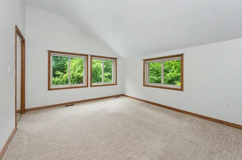 36 Windsor Boulevard Londonderry NH 03053