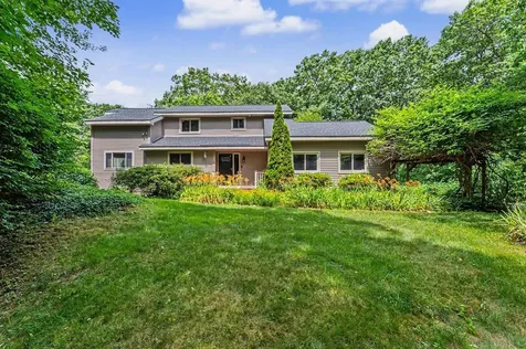 36 Windsor Boulevard Londonderry NH 03053