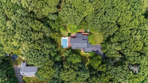 36 Windsor Boulevard Londonderry NH 03053