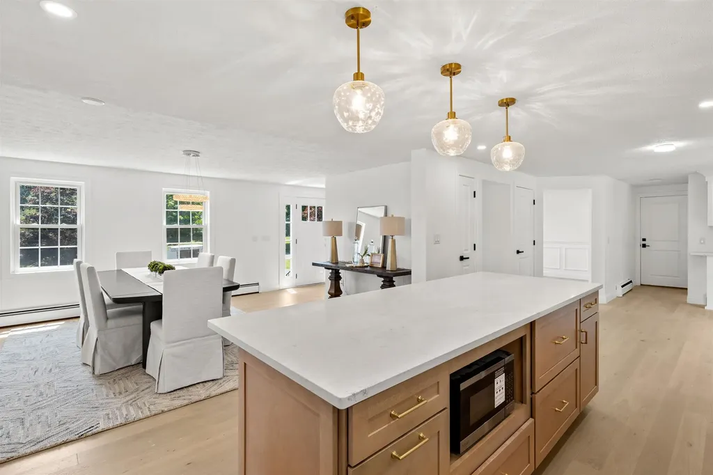 4 Elijah Hill Lane Londonderry NH 03053
