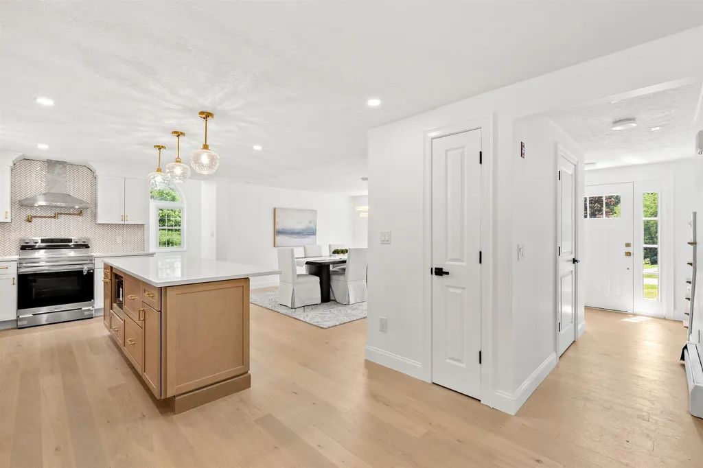 4 Elijah Hill Lane Londonderry NH 03053